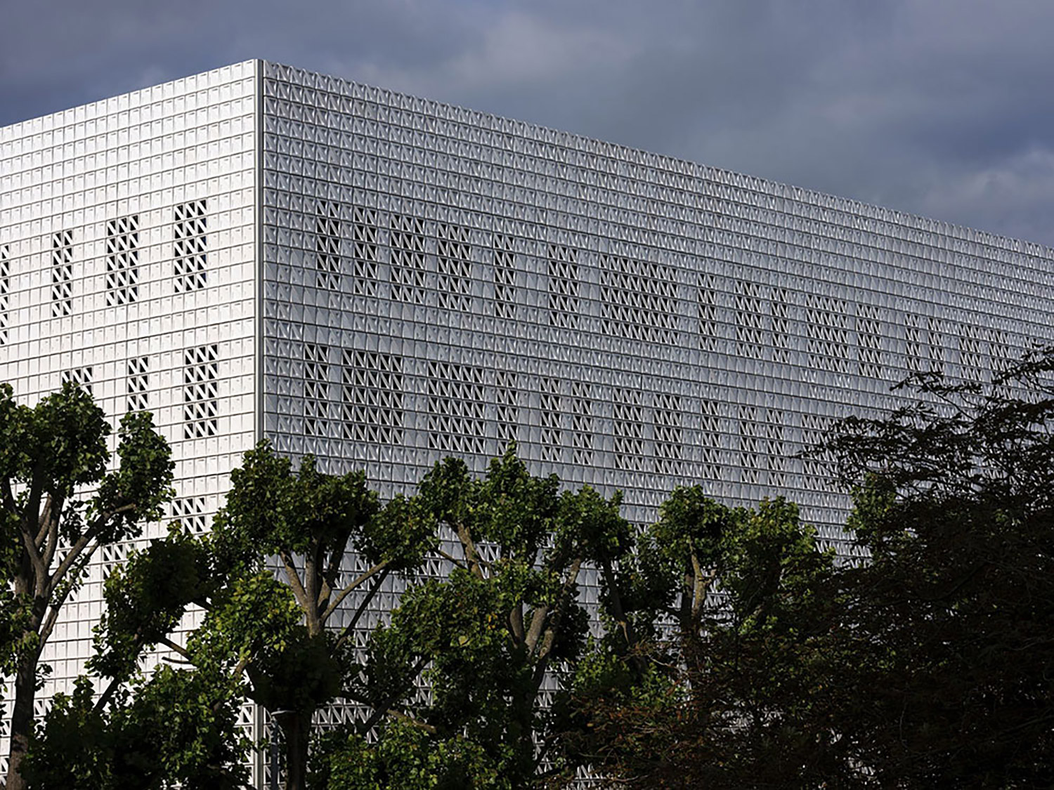 Ventilated Facade System at Brighton University Business School, UK, by Hassell Architects (Image Courtesy of Hassell Architects)