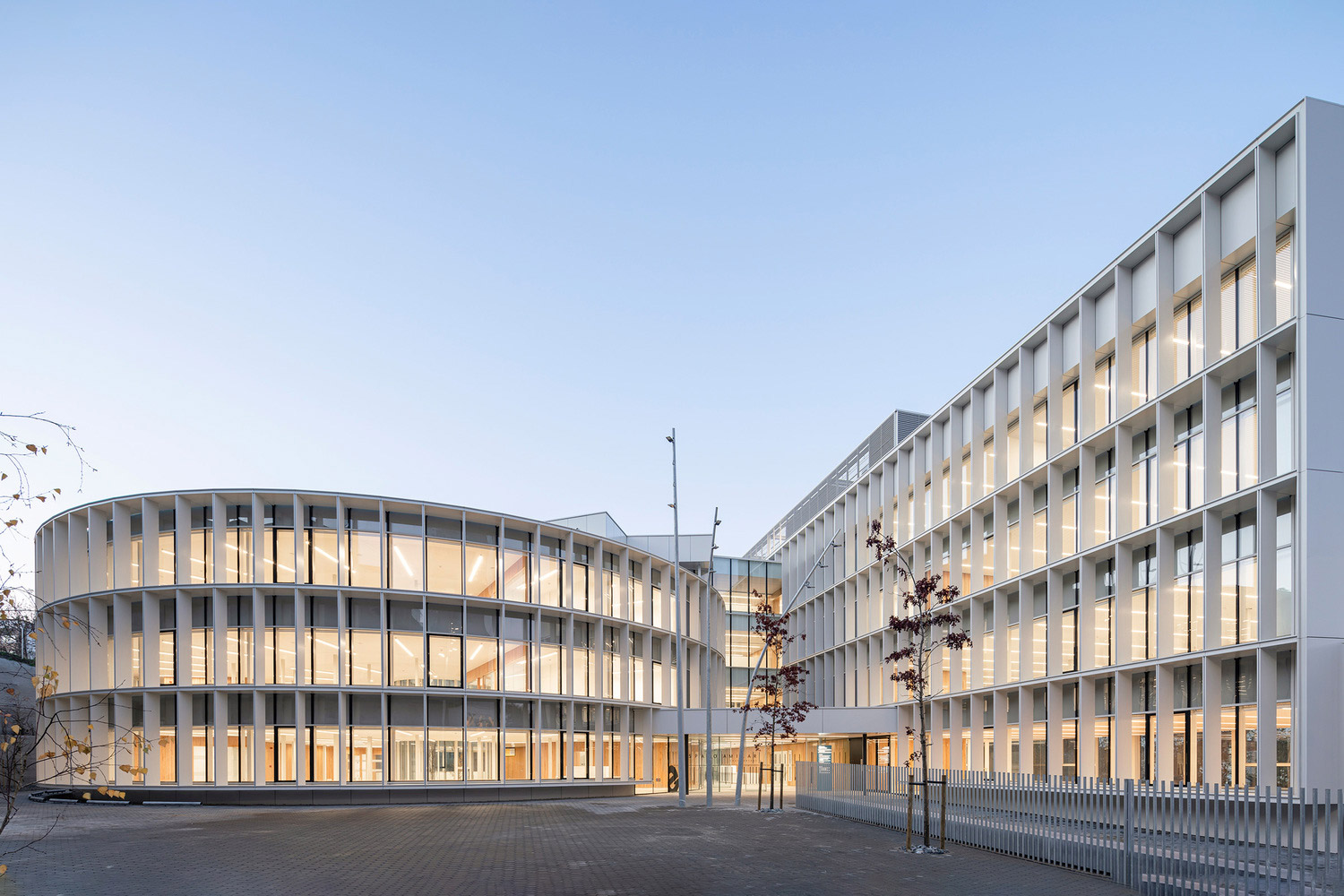 Ventilated Facade System at Espazo Amizar, A Coruña, Spain, by Vázquez Muíño Arquitectos (Image Courtesy of Vázquez Muíño)