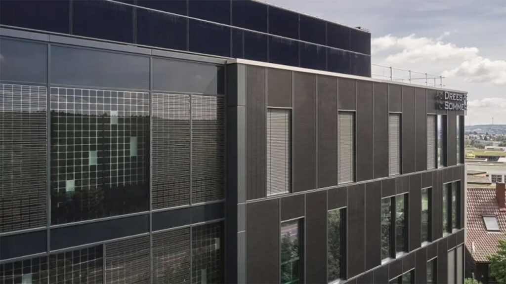 BIPV at Office building Drees & Sommer, Stuttgart, by SCD Architekten Ingenieure (Image Courtesy of Heller Architekten)