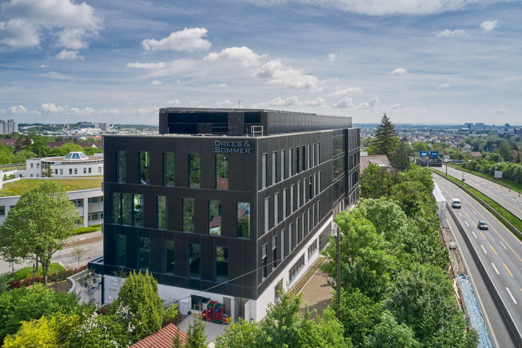 BIPV at Office building Drees & Sommer, Stuttgart, by SCD Architekten Ingenieure (Image Courtesy of Heller Architekten)